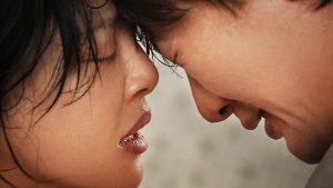 Mặt Trời Treo Giữa Bầu Trời